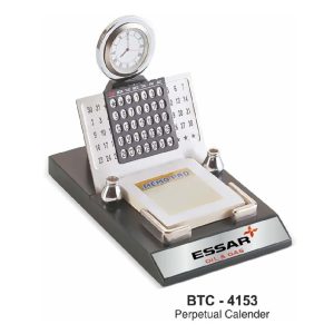 Perpetual Calendar With Clock & Memo Pad